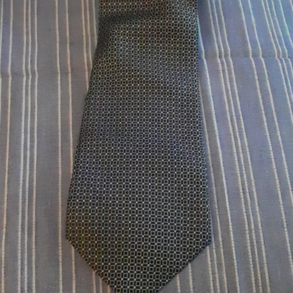 Calvin Klein necktie 100% silk.